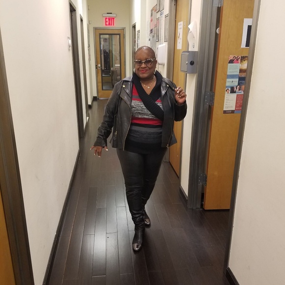 Meet your Posher, Doreen - Picture 1 of 3